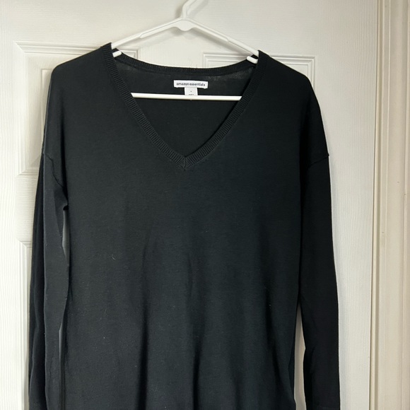 Long sleeve sweater top. Size small.‎ - Picture 2 of 4